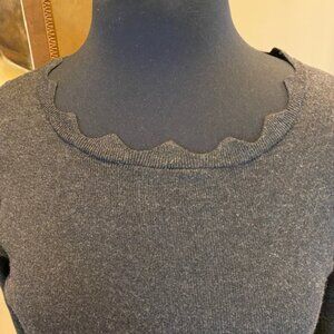 Philosophy Gray Lightweight Sweater w/Scalloped Edge at Neck & Sleeve SZ M
